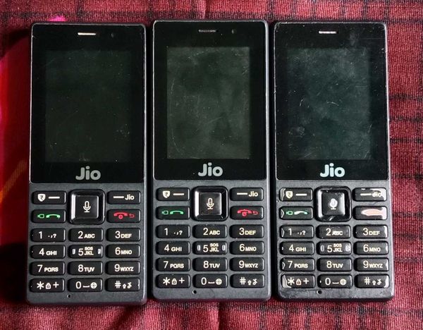 Jio F220B